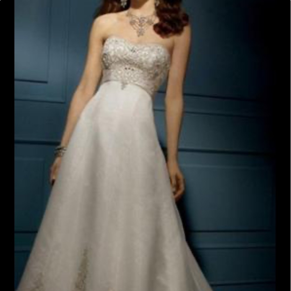 Alfred Angelo Saphire Collection Wedding Dress